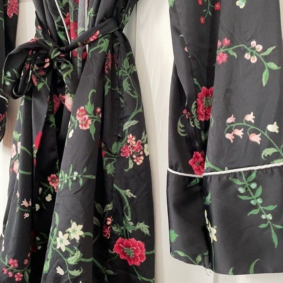 🌴🌴🌴Floral Robe - Picture 2 of 3